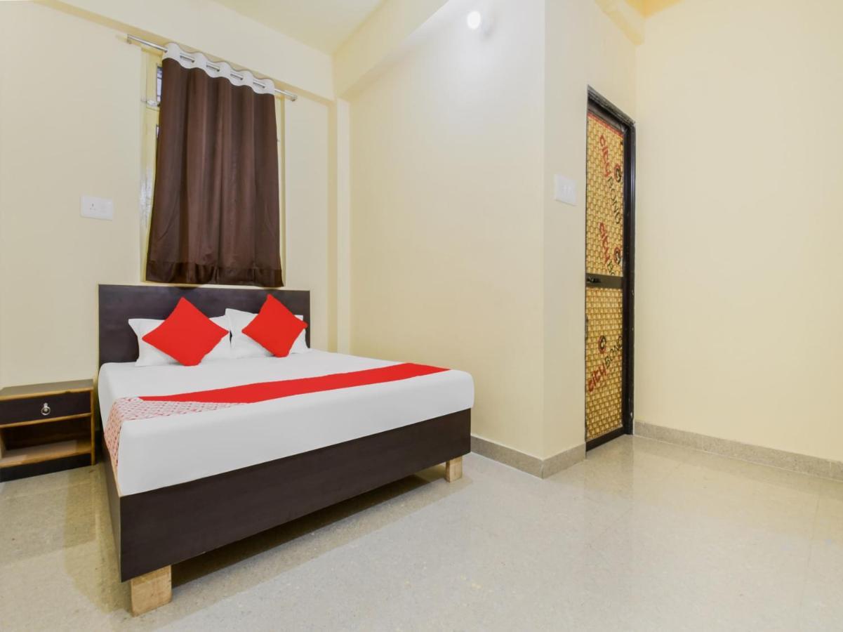 Oyo 84806 Swarna Palace Патна Екстериор снимка